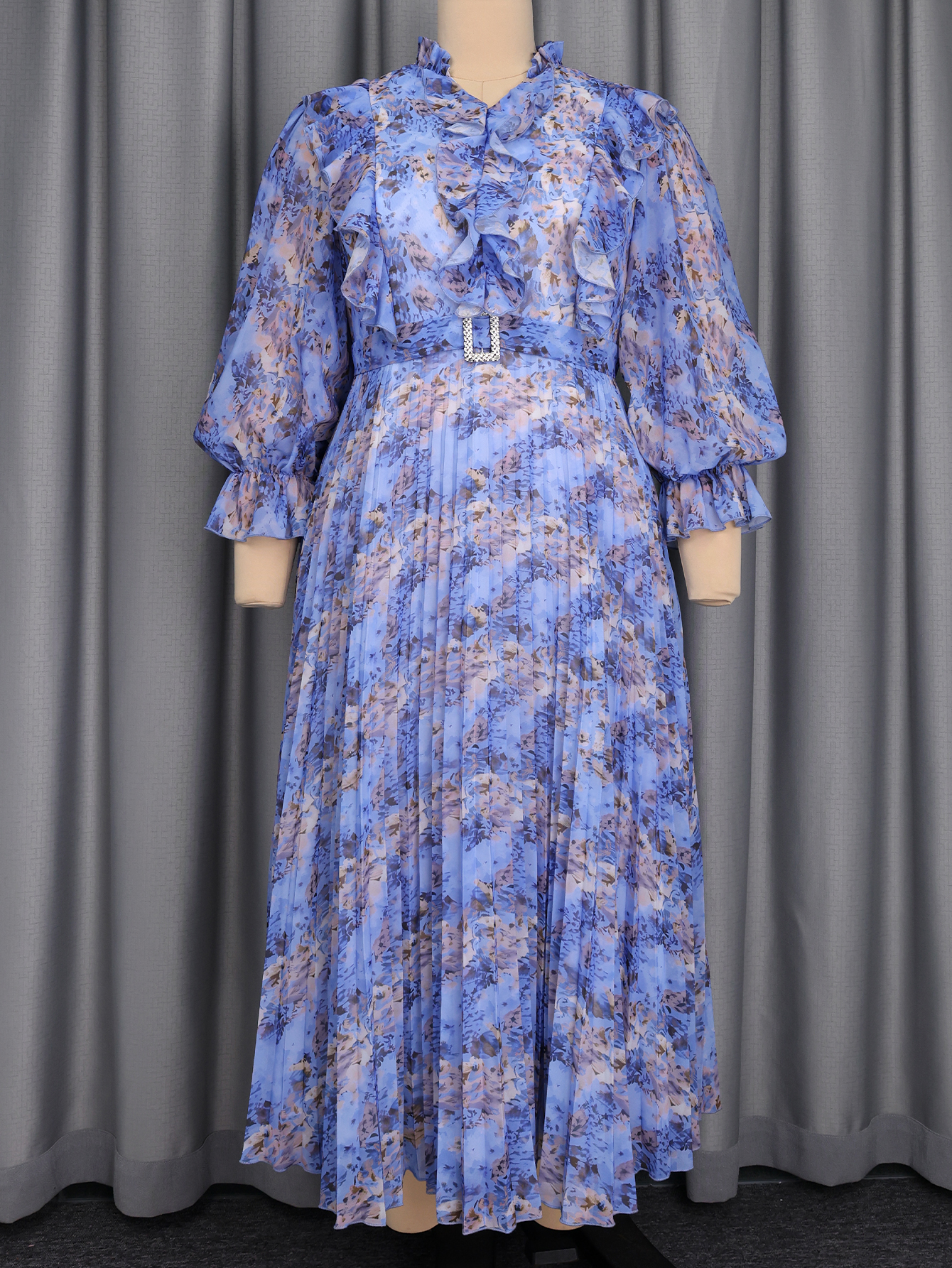 Robe longue plissée élégante en mousseline imprimée pour femme grande taille, col en V, manches bouffantes, taille ceinturée, idéale pour mariage, vacances, tenue de printemps