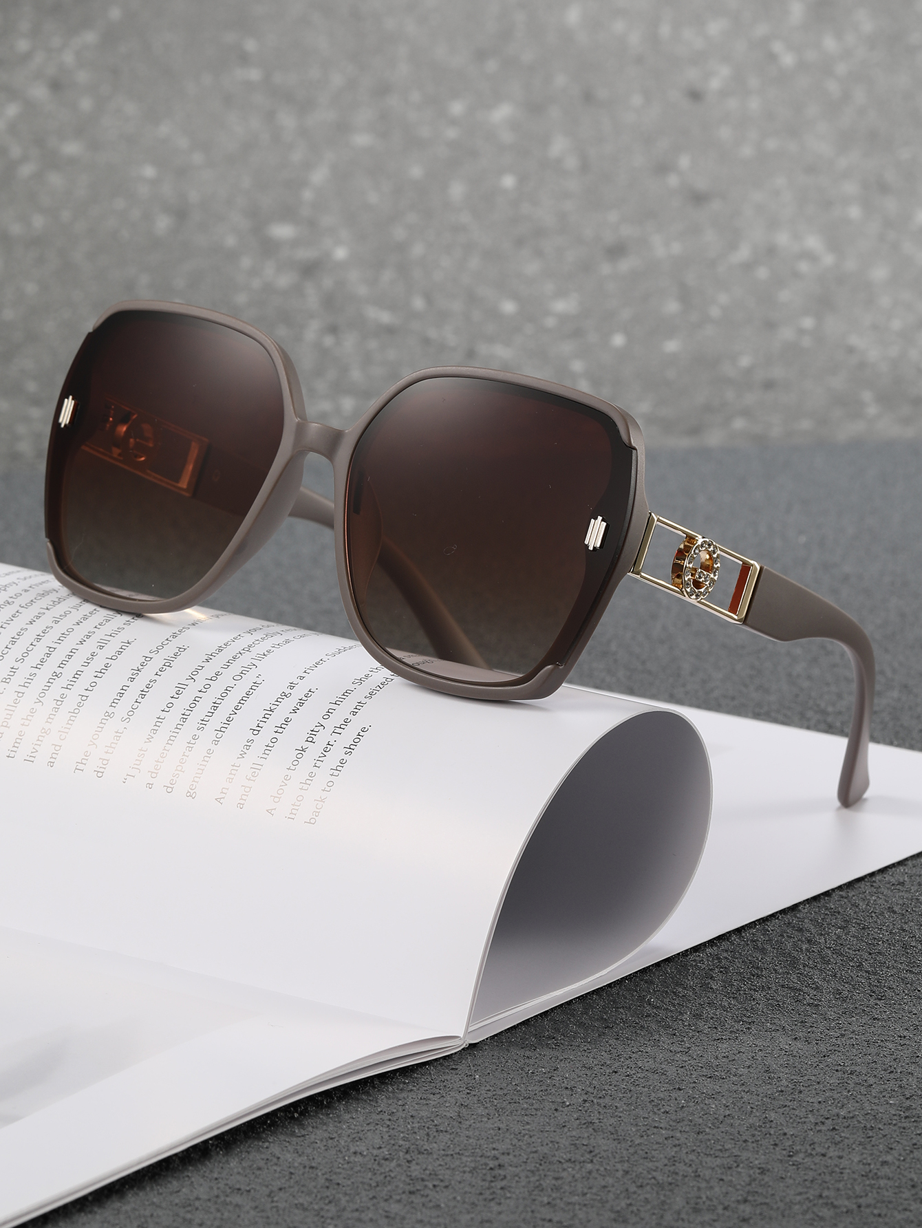 5 nouveaux modèles de lunettes de soleil pour femmes : lunettes de soleil résistantes aux UV, look haut de gamme, polyvalentes pour les visages larges, lunettes amincissantes, haute qualité.