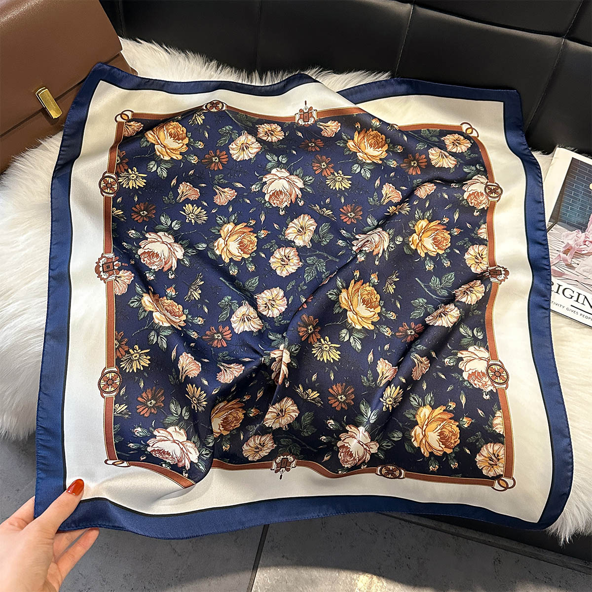 Foulard carré de luxe pour femmes, mode florale, Hijab élégant, Bandanas, tache douce, fausse soie, châle, chaînes