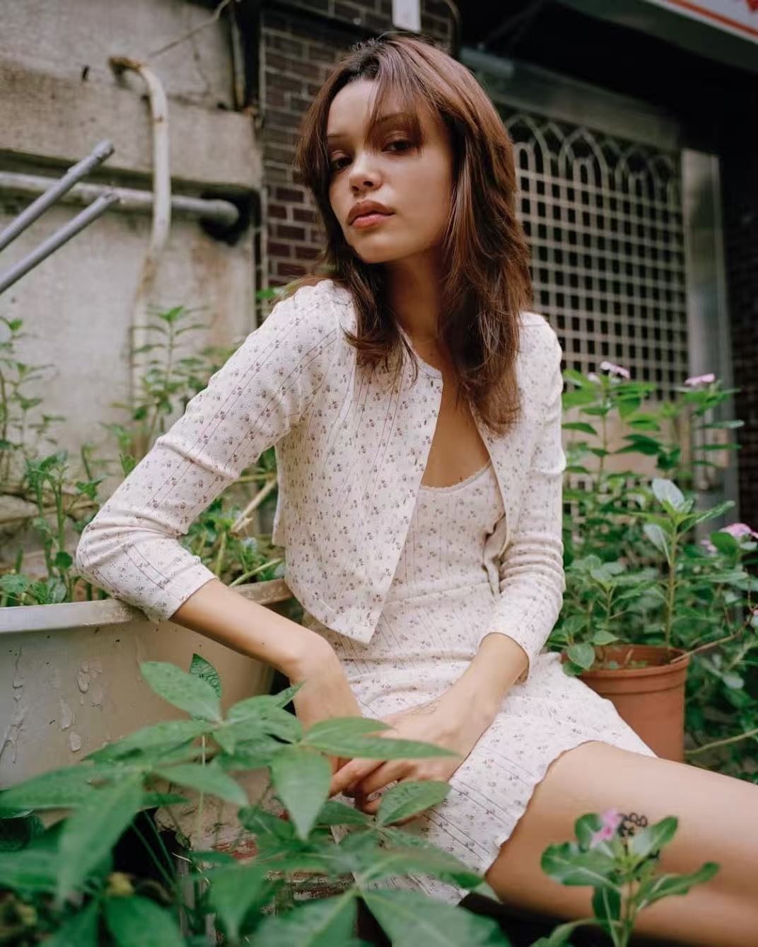 Robe camisole en dentelle noire et blanche ajourée COU, tissu personnalisé : pur coton, super doux