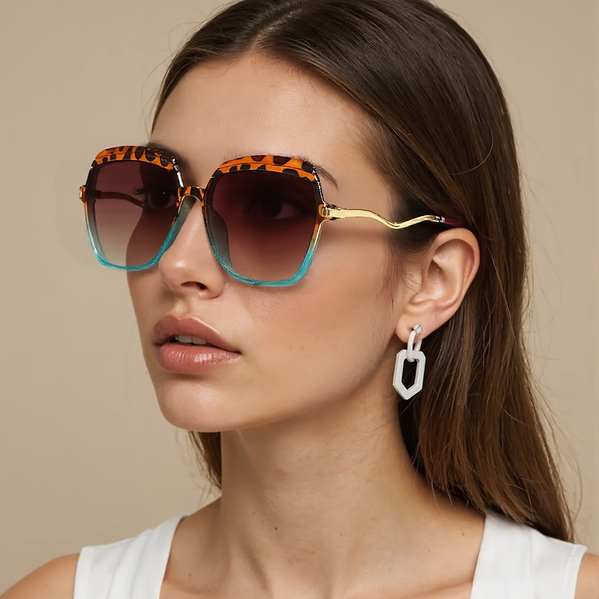 Lunettes de soleil vintage à la mode pour femmes, monture multicolore, lunettes de forme dorée avec jambe irrégulière, lunettes de soleil pour femmes
