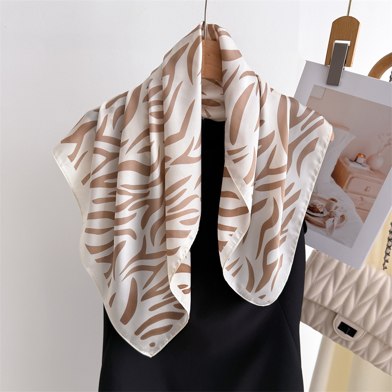 Foulard carré classique imprimé zèbre, châle élégant en Satin doux pour dames, Bandana décoratif élégant pour femmes