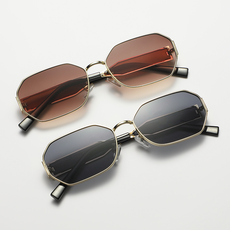 Lunettes de soleil rectangulaires en métal rétro pour hommes et femmes, lunettes de soleil populaires, lunettes noires, mode vintage, nouveau design