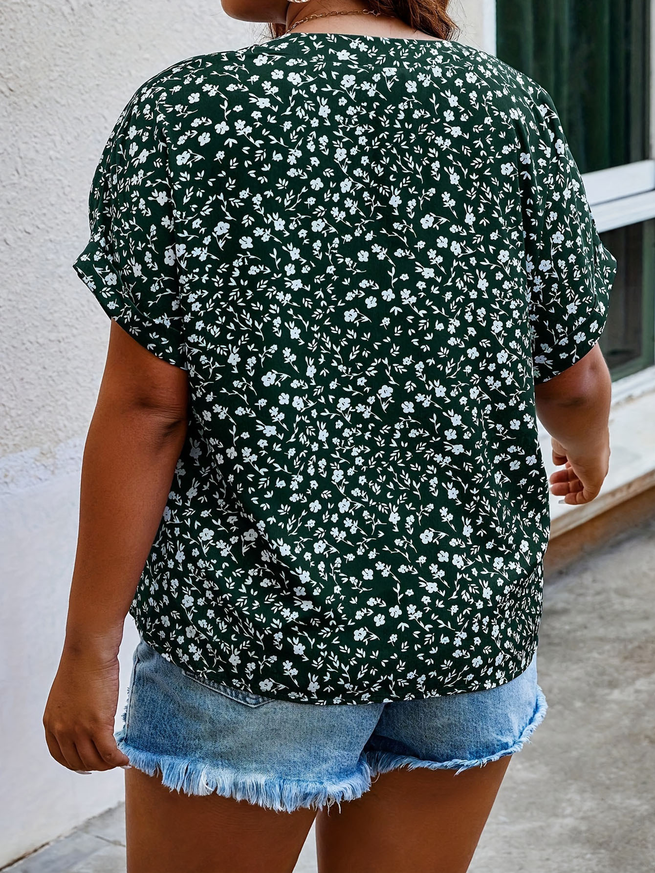 Haut d'été décontracté pour femme grande taille, imprimé sur toute la surface – épaules tombantes, manches courtes, col en V