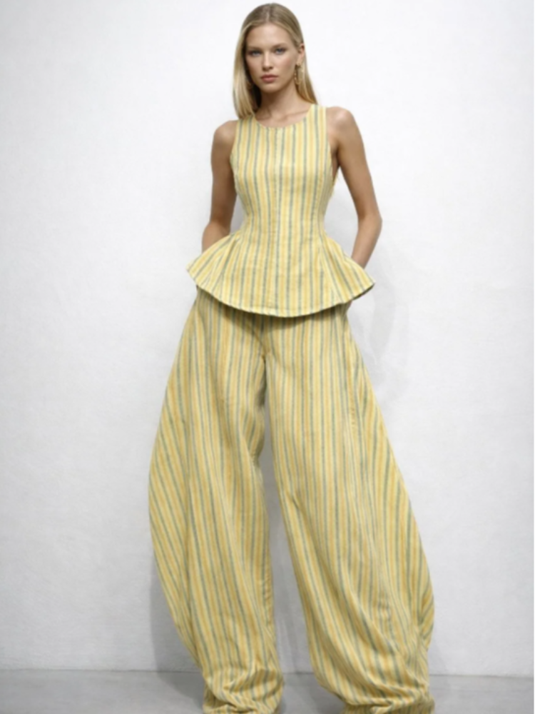 Ensemble décontracté rayé plissé pour femme : Gilet élégant sans manches à col rond et pantalon large – Tenue d'été 2026 pour les vacances