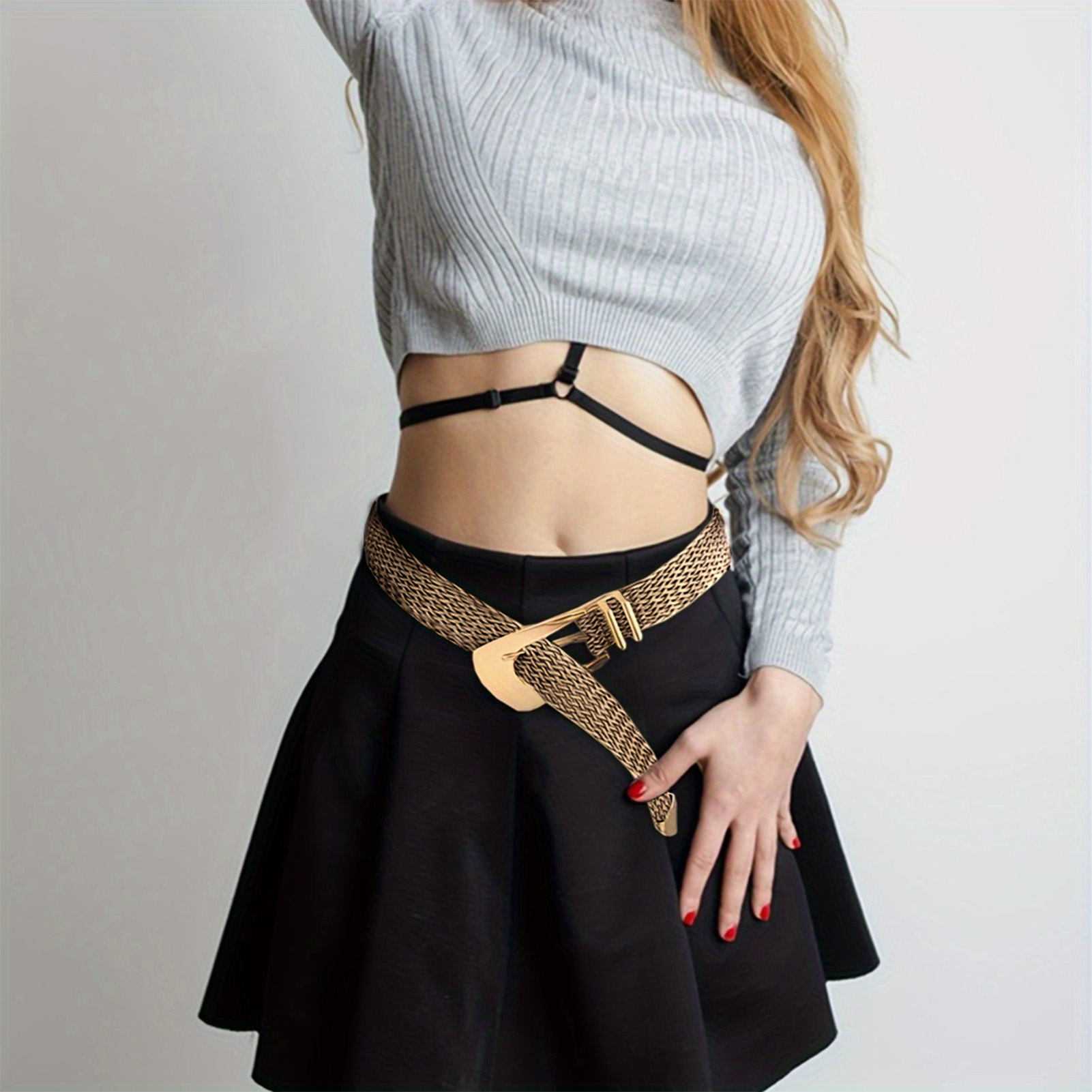 Ceinture décontractée en métal classique tissée en or avec boucle en métal irrégulière pour-up avec robe en jean