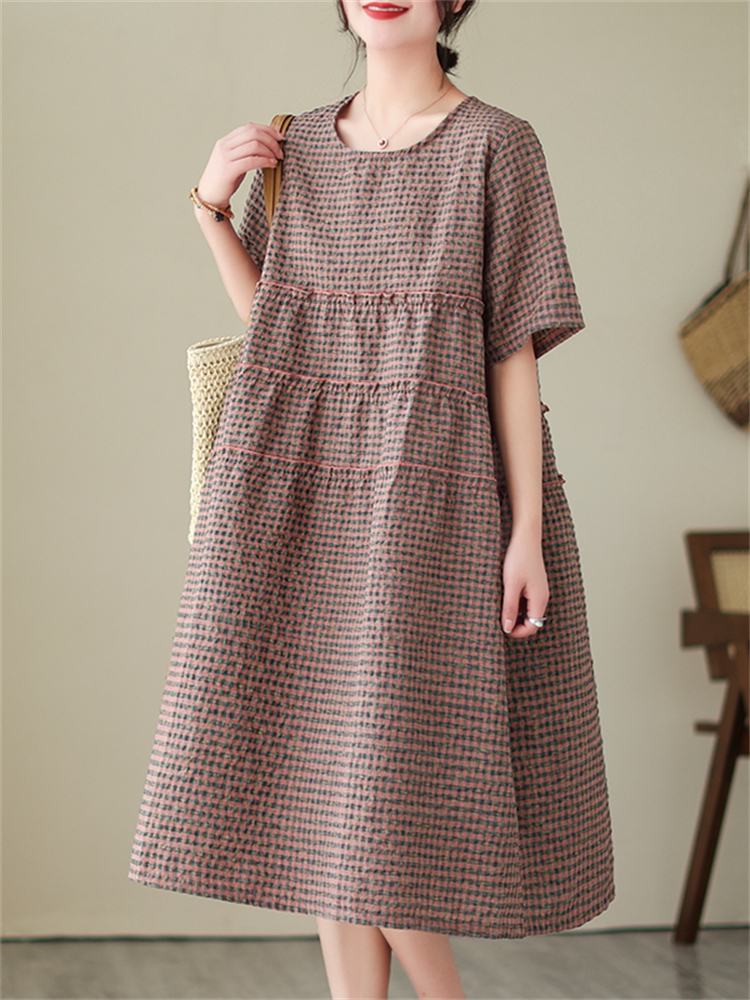 Nouvelle Robe Mi-Longue Décontractée et Confortable à Manches Courtes à Carreaux Vintage pour Femme – Collection Été 2026 – Vêtement Élégant