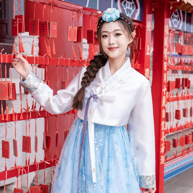 Ensemble de robe traditionnelle coréenne Hanbok pour femmes, chemisier blanc, jupe bleue scintillante, costume national coréen pour la photographie de voyage