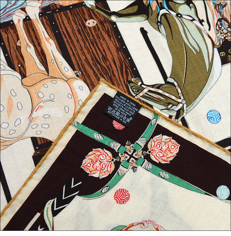 Écharpe beige double face en mélange de laine de soie contrastée 65 avec motif à chevrons bord roulé à la main "65F0004"
