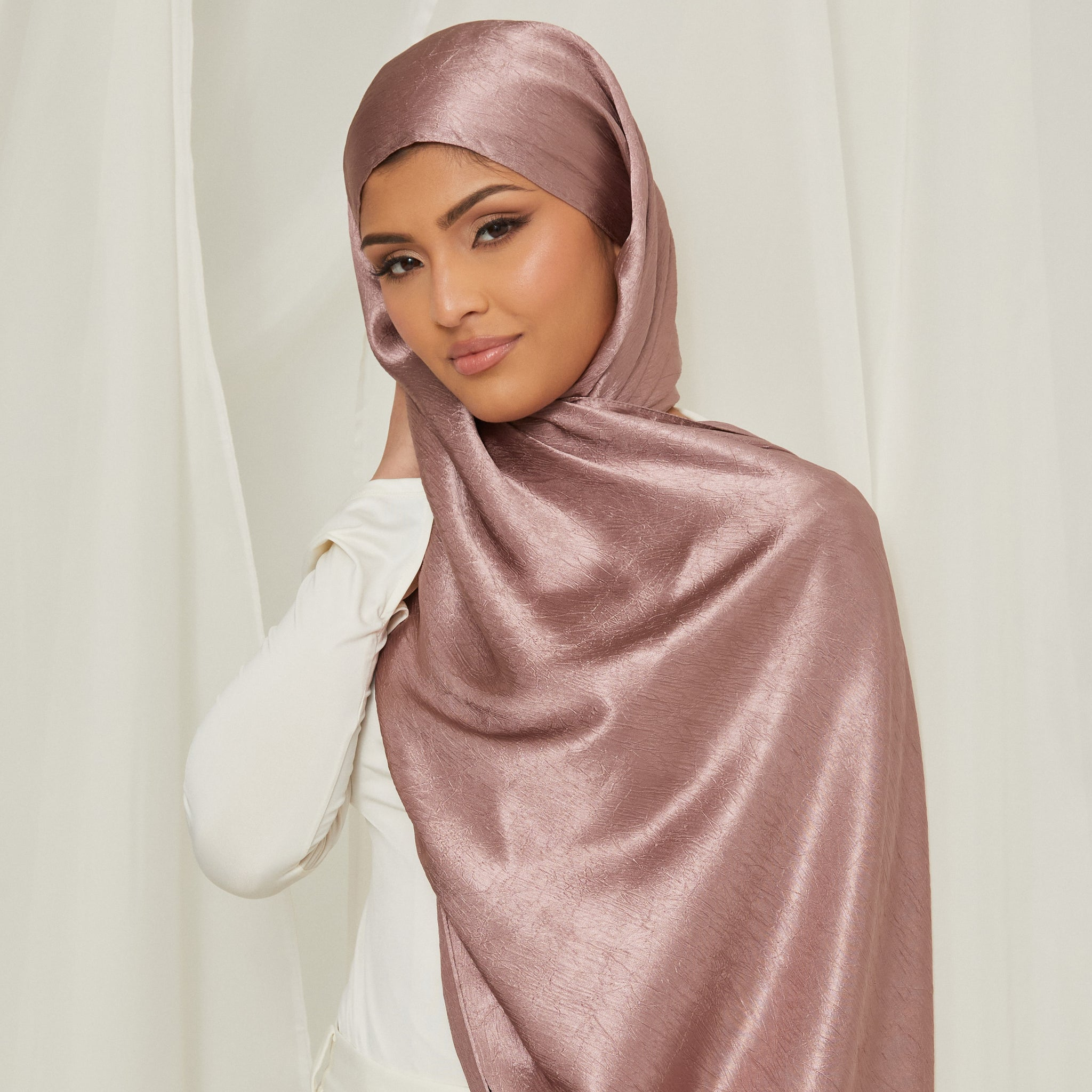 Voile Hijab en Satin Texturé Premium pour Femmes Musulmanes, Châle Uni, Turban en Satin Plissé, Promotion Ramadan