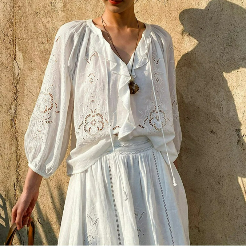 Nouvelle Blouse Femme Bohème Vintage Broderie Blanche Printemps-Été 100% Coton Manches Longues Décontractée Creuse pour Vacances