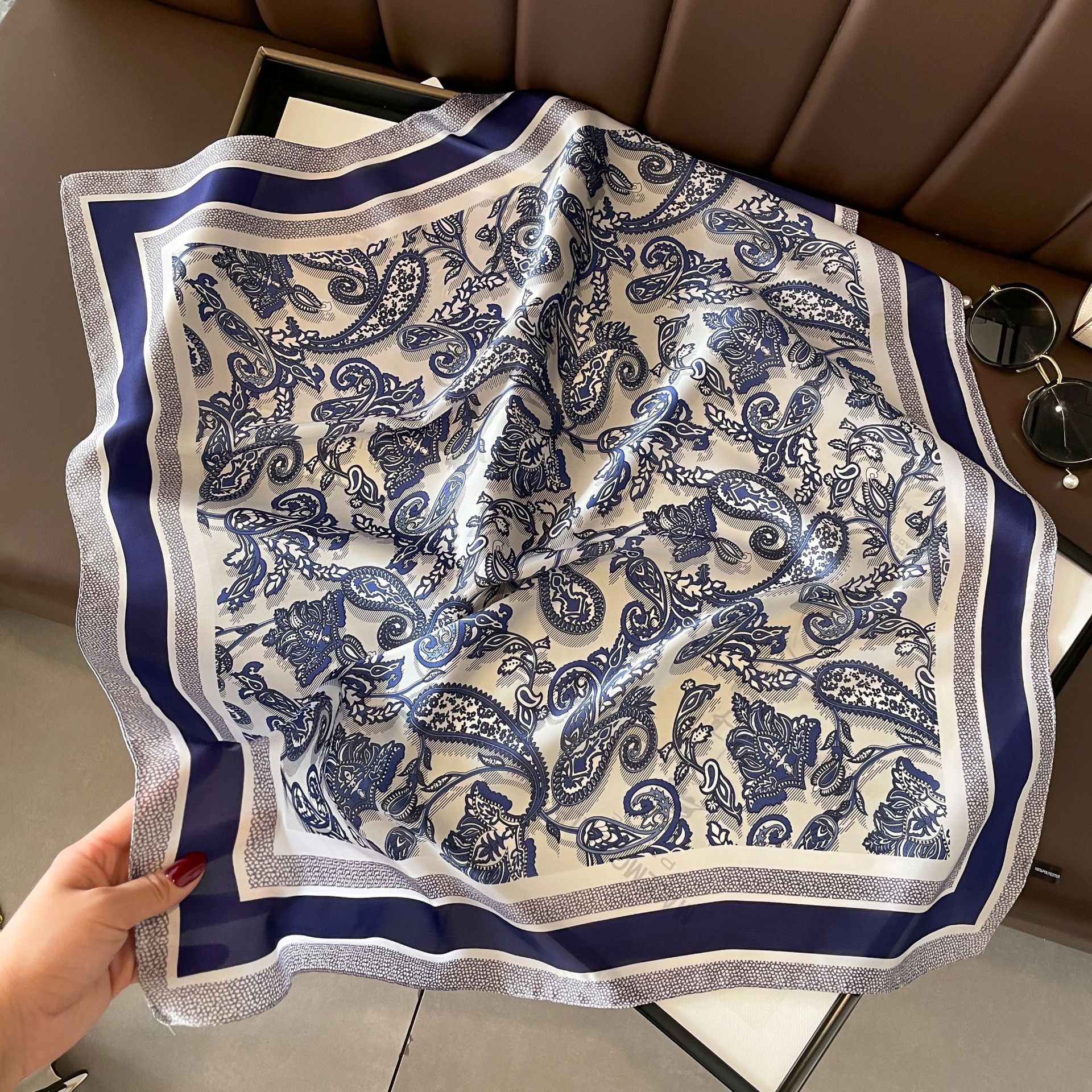 Foulard carré en Satin imprimé Imitation soie pour femmes, foulard de cou enveloppant, bandeau de plage, Bandana pour femmes