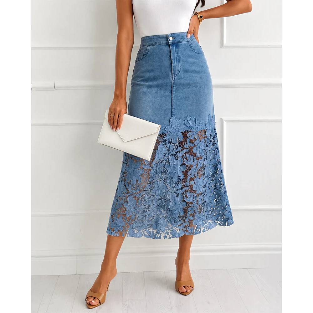 Jupe longue en jean pour femme, taille haute, délavée clair, motif floral, patchwork de dentelle ajourée, fente à l'ourlet, coupe trapèze, style décontracté d'été