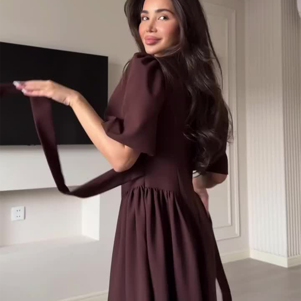 Nouveau style de robe pour femme de printemps de Dubaï au tempérament élégant. Il a une jupe longue à col rond et une jupe longue à grande balançoire