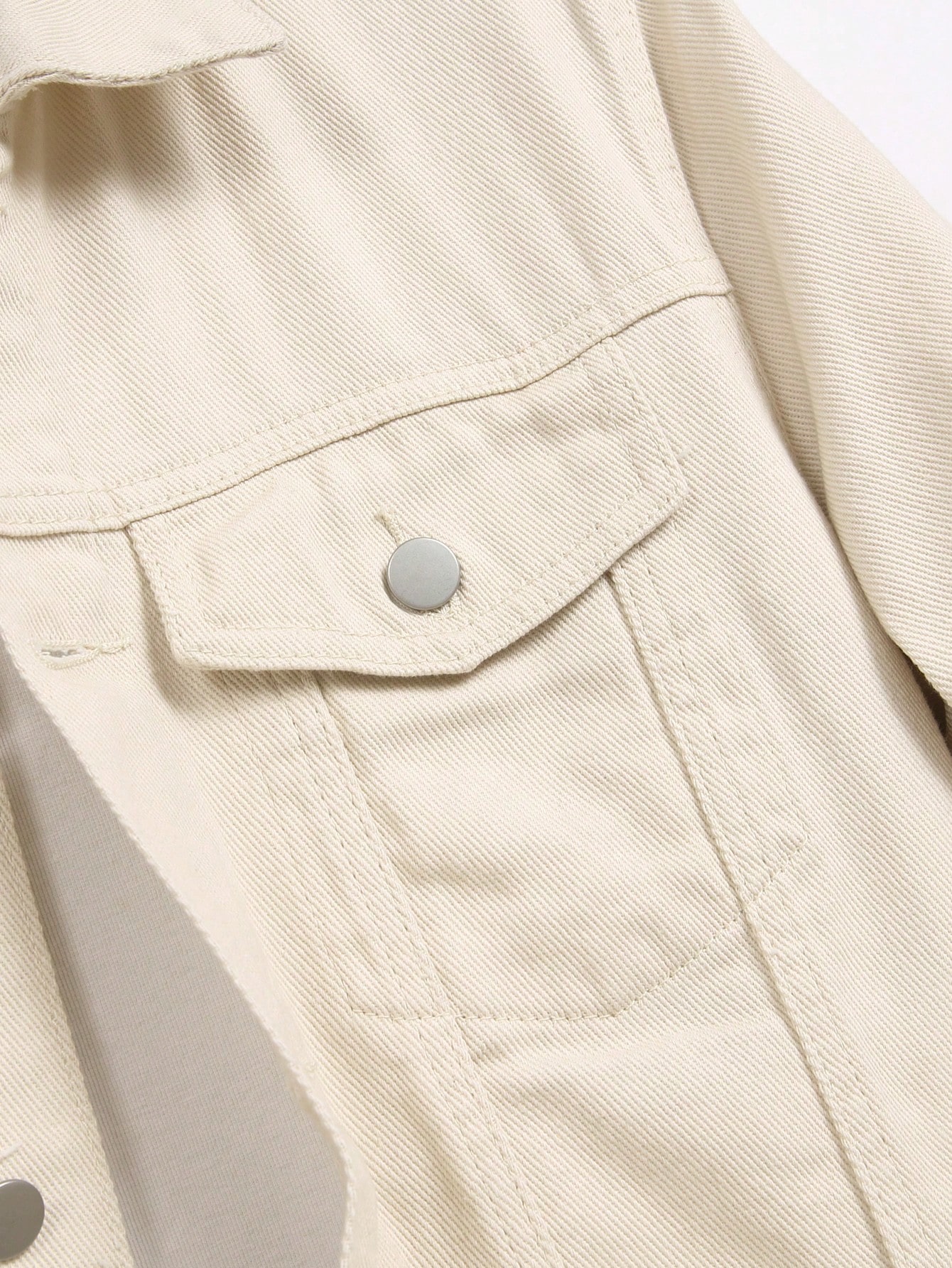 Veste en jean unie décontractée blanc cassé, lumineuse et rafraîchissante, pleine d'une ambiance jeune, idéale pour le printemps et l'automne