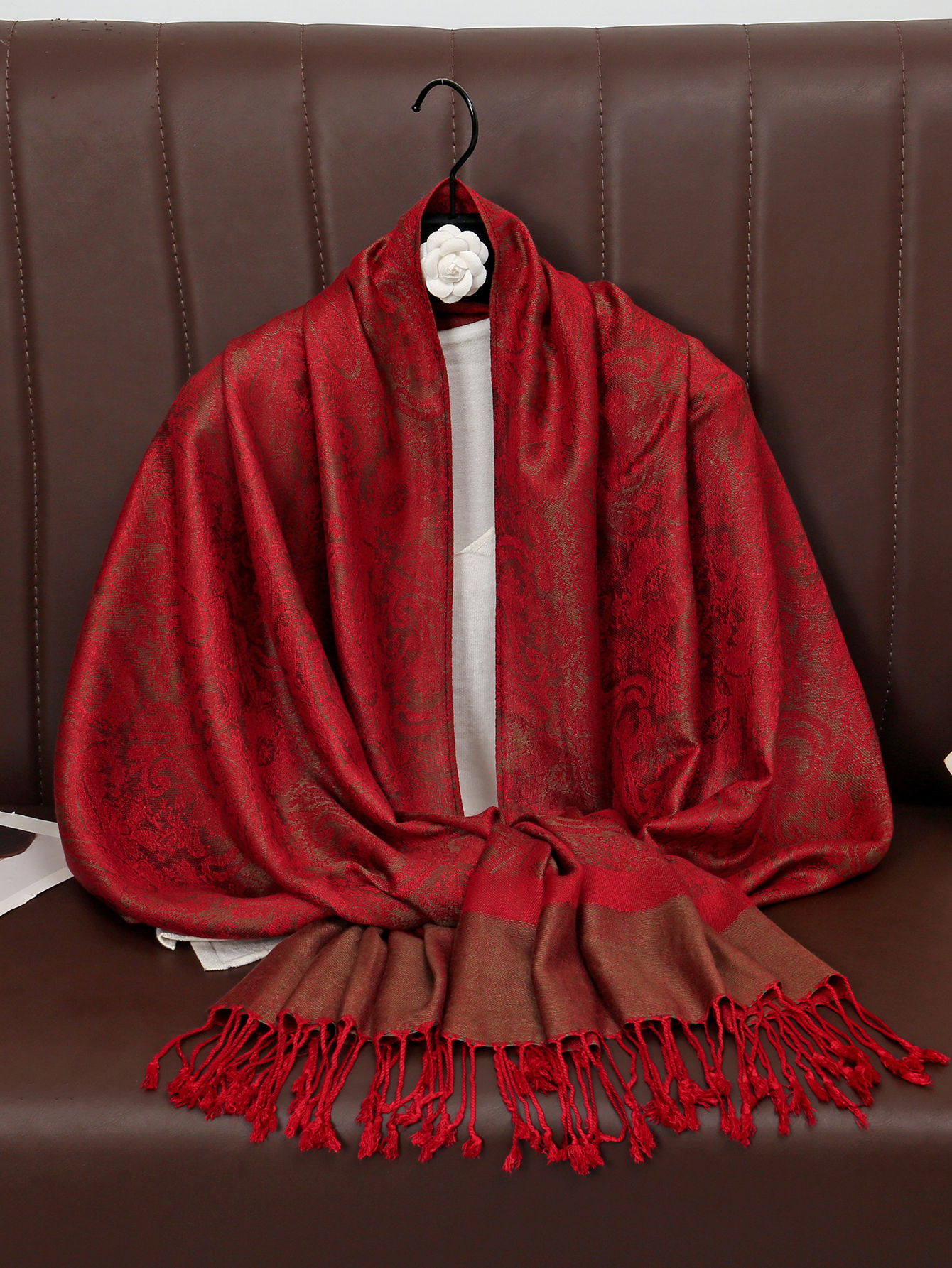 Écharpe Pashmina rétro polyvalente avec broderie de fleurs de paon, Design de pompon doux à la mode décontracté pour la décoration quotidienne des vêtements d'extérieur