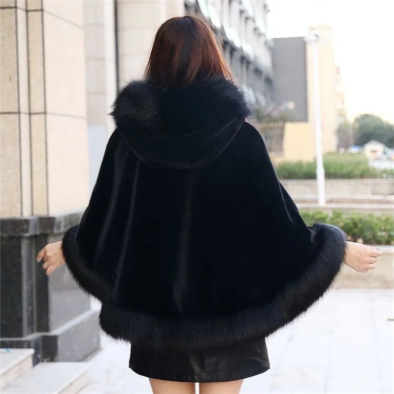 Manteau en fourrure noire pour femmes, nouveau modèle d'hiver, style cape courte, imitation fourrure de renard, coupe-vent épais à capuche, manteau chaud en fausse fourrure pour femme.