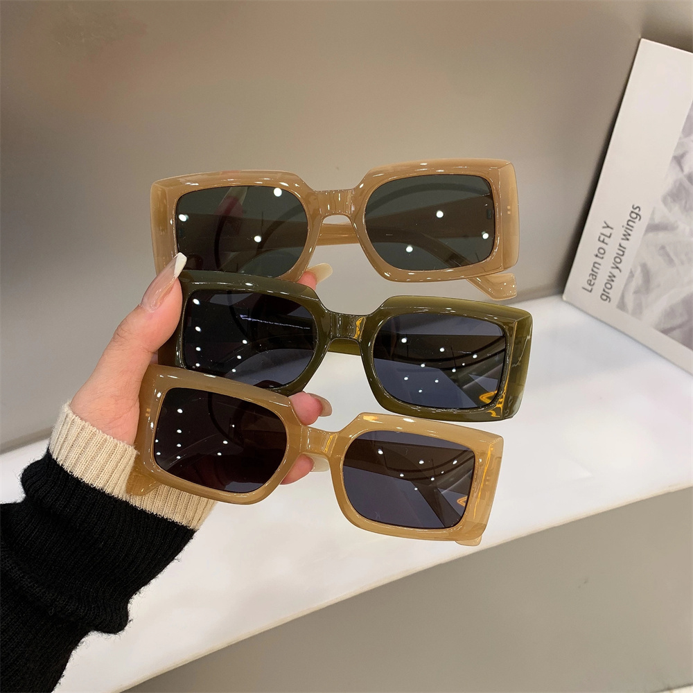 2025 nuances de couleur femmes petites lunettes de soleil noir à la mode lunettes carrées Vintage rétro vert lunettes femme unisexe lunettes en gros