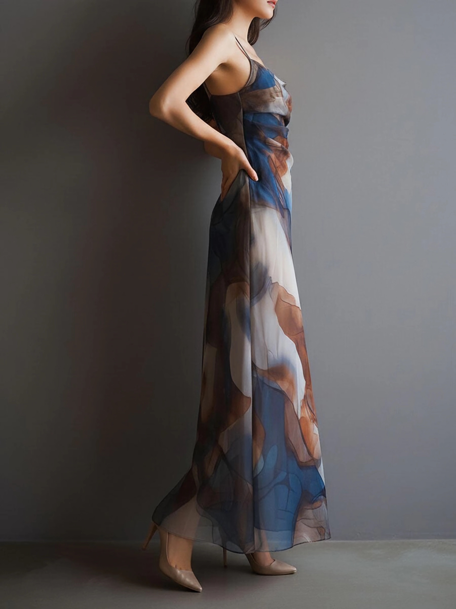 Robe longue décontractée et élégante en mousseline pour femme, sans manches, dos nu, imprimé abstrait aquarelle, idéale pour le quotidien, les fêtes et les vacances