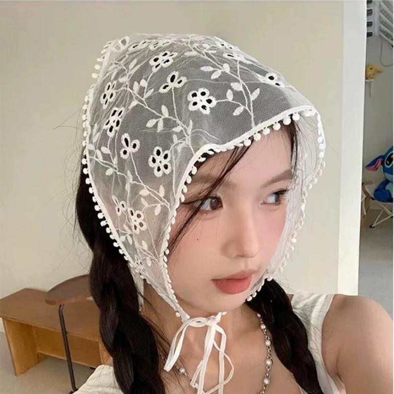 Foulard de tête en dentelle tendance pour femme, rétro, blanc, à motif floral, triangulaire, idéal pour les voyages et les photos, accessoire capillaire