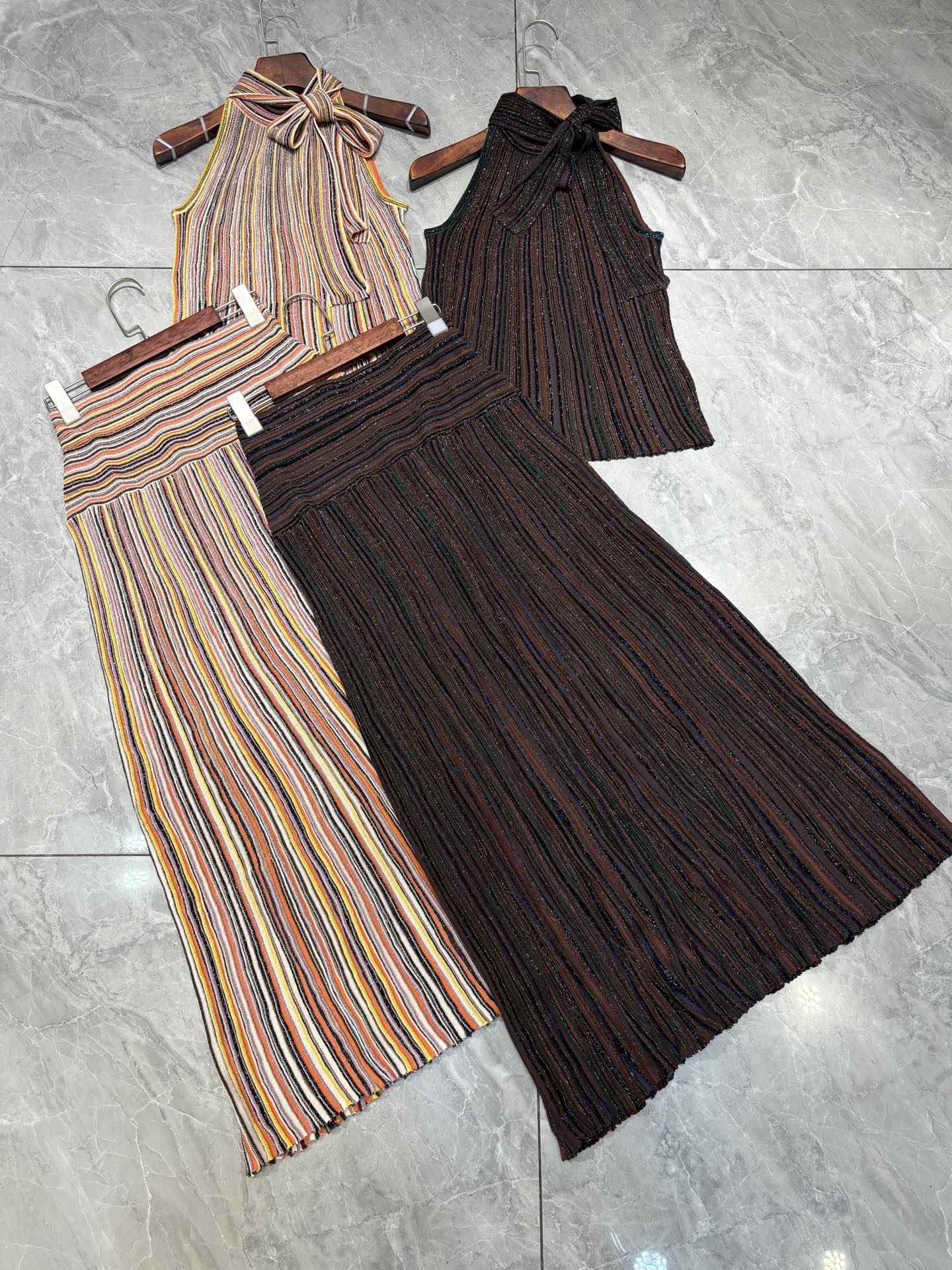 Ensemble haut sans manches à col roulé avec ruban et sequins pour femme + jupe longue à taille élastique