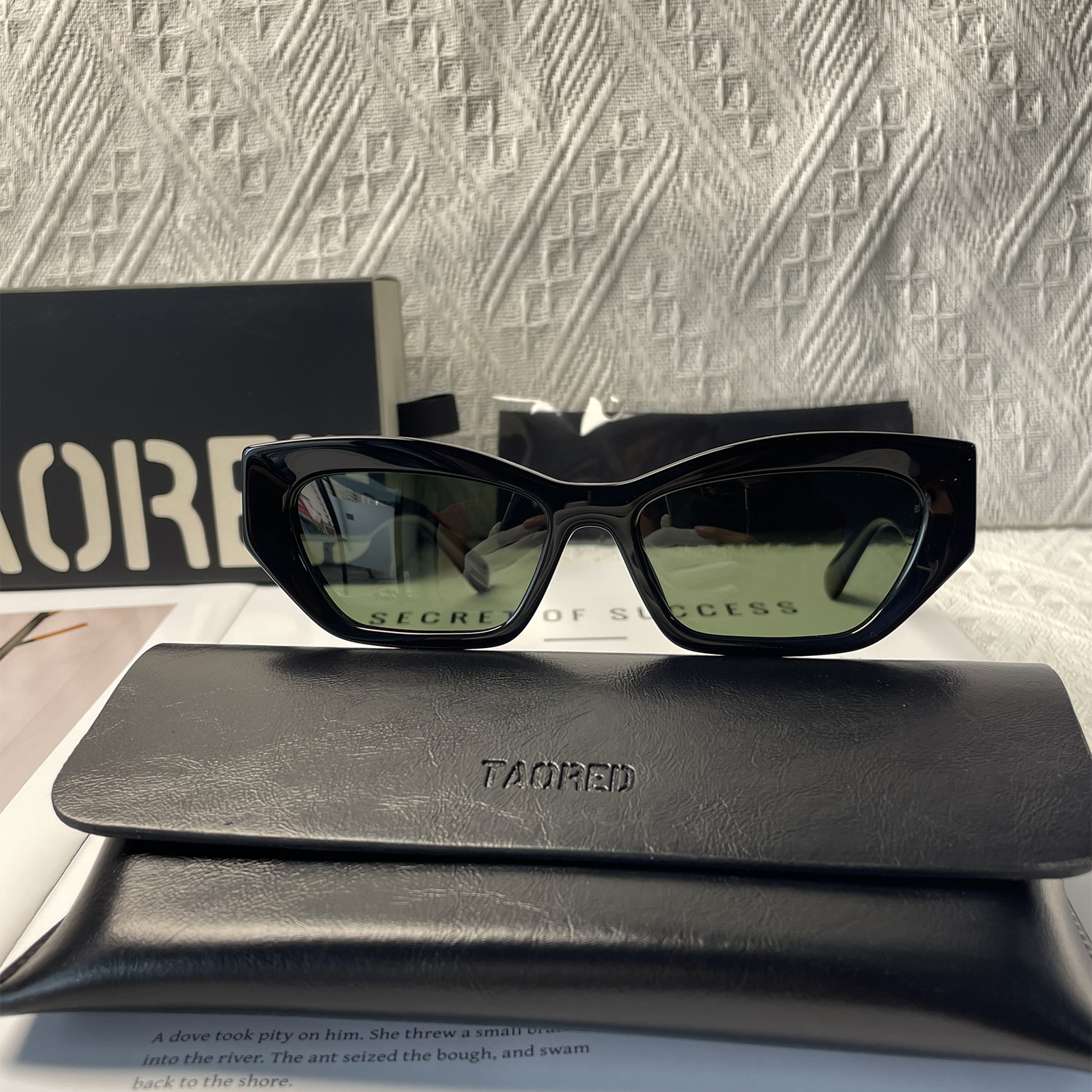 Lunettes de soleil élégantes pour femmes, avec étui, de luxe, de styliste, œil de chat, monture en acétate, à la mode, UV400, nouvelle collection 2025