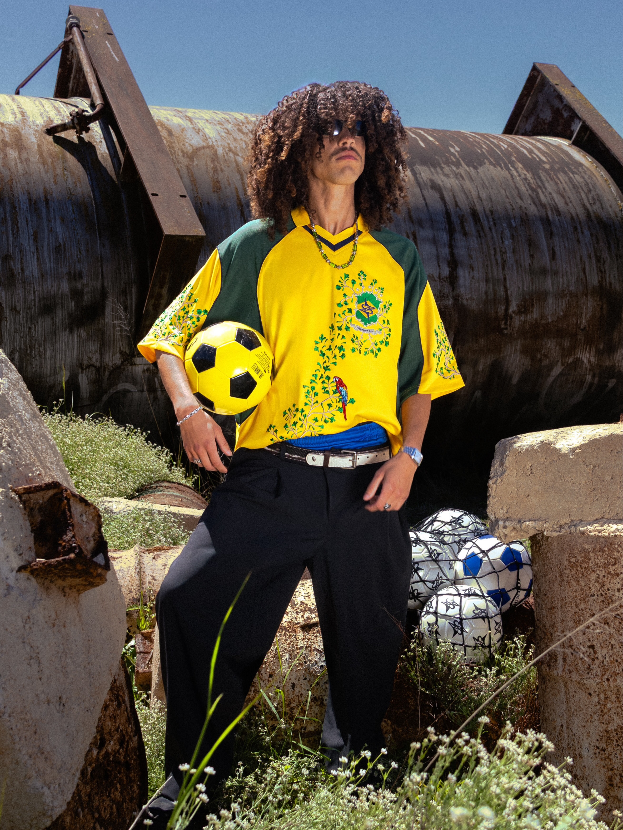 Maillot de football vintage brodé floral, col en V, manches courtes, T-shirt homme, streetwear d'été, Y2K, style Blockcore, coupe ample, décontracté, polo