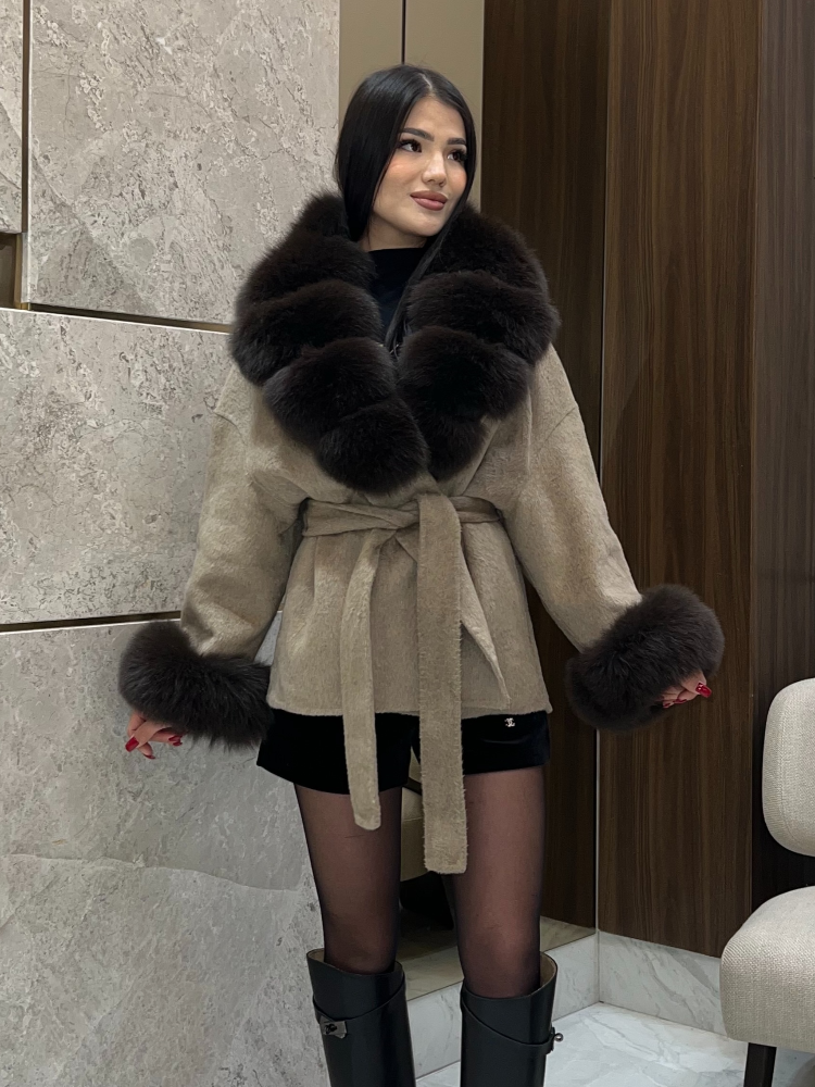Manteau en laine mélangée pour femmes, grand col et poignets en fausse fourrure, ceinture à la taille, veste d'hiver ample, épaisse, chaude et élégante pour femmes.