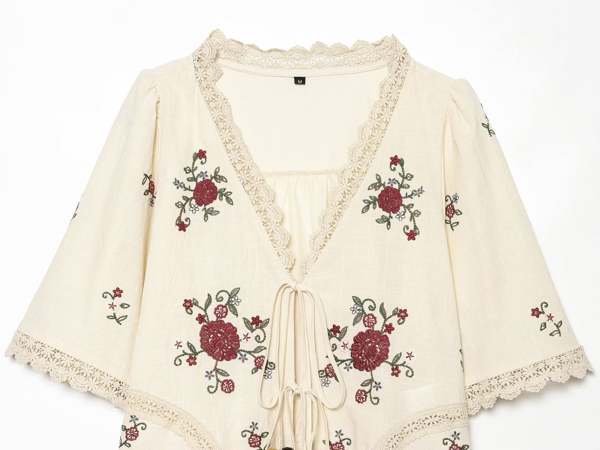 Ensembles 2 Pièces Bohème Broderie Florale Femme : Crop Top à Nouer et Short à Bordure Dentelle, Tenues d'Été Plage Vacances avec Pompons 2026