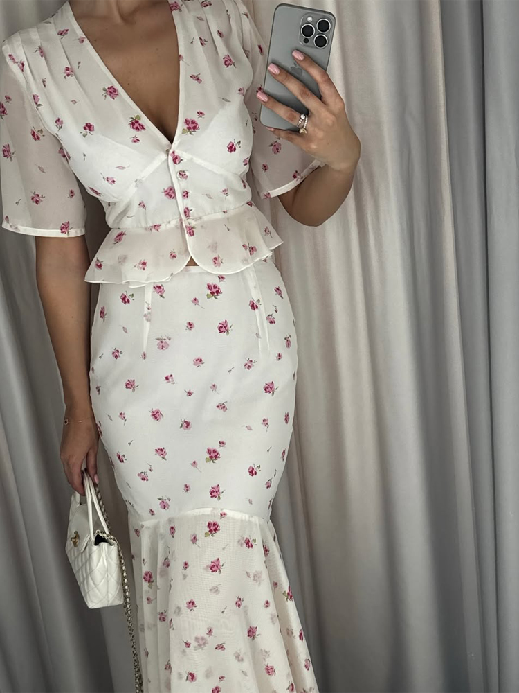 Robe longue élégante en mousseline pour femme, imprimé floral blanc et rose, col en V, manches bouffantes, taille peplum, ourlet queue de poisson, idéale pour les fêtes et les mariages