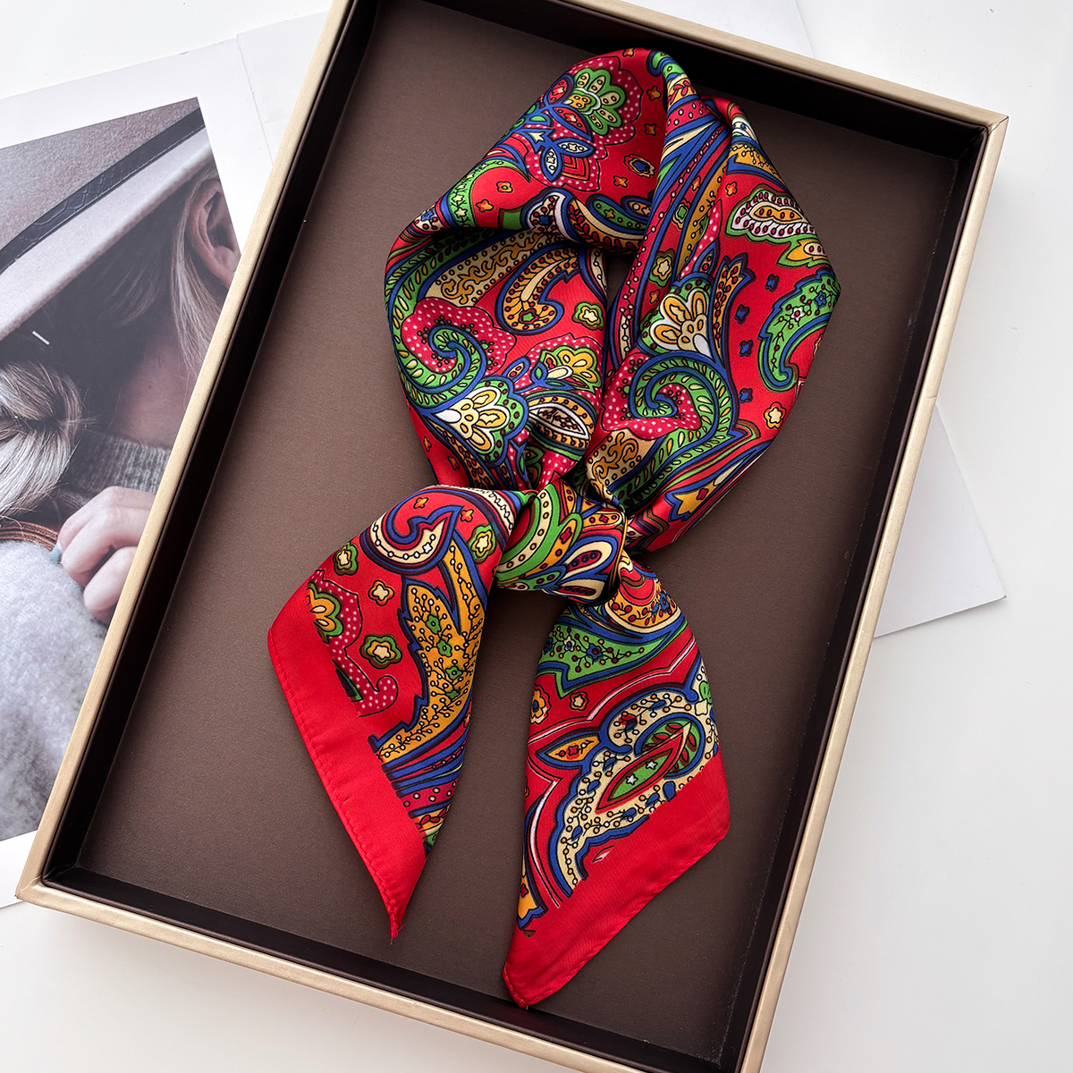 Foulard carré de luxe en soie douce pour femmes, imprimé noix de cajou, châle, chaînes élégantes, Bandanas Hijab pour voyage à la plage