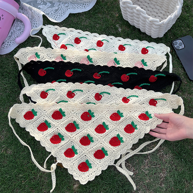 Bandeau triangulaire en tissu pour femmes et filles, motif fraise et cerise, crocheté à la main, ajouré, foulard pour cheveux, idéal printemps-été, voyage et photo