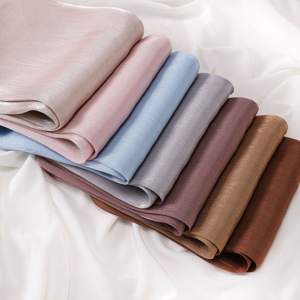 Foulard en soie de couleur unie de haute qualité, voile Hijab en mousseline de soie brillante, longue enveloppe de tête douce, foulard de protection solaire d'extérieur