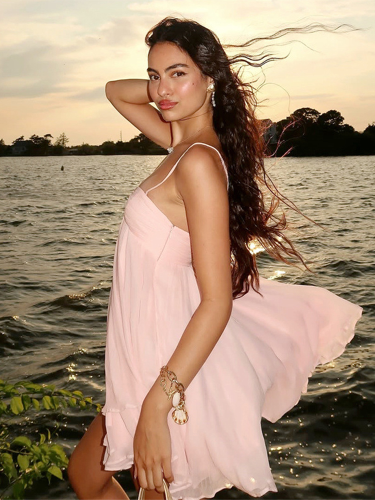 Robe courte sexy dos nu en mousseline rose pour femmes, à fines bretelles, fluide, été 2026, décontractée, pour la plage, les vacances et les soirées.
