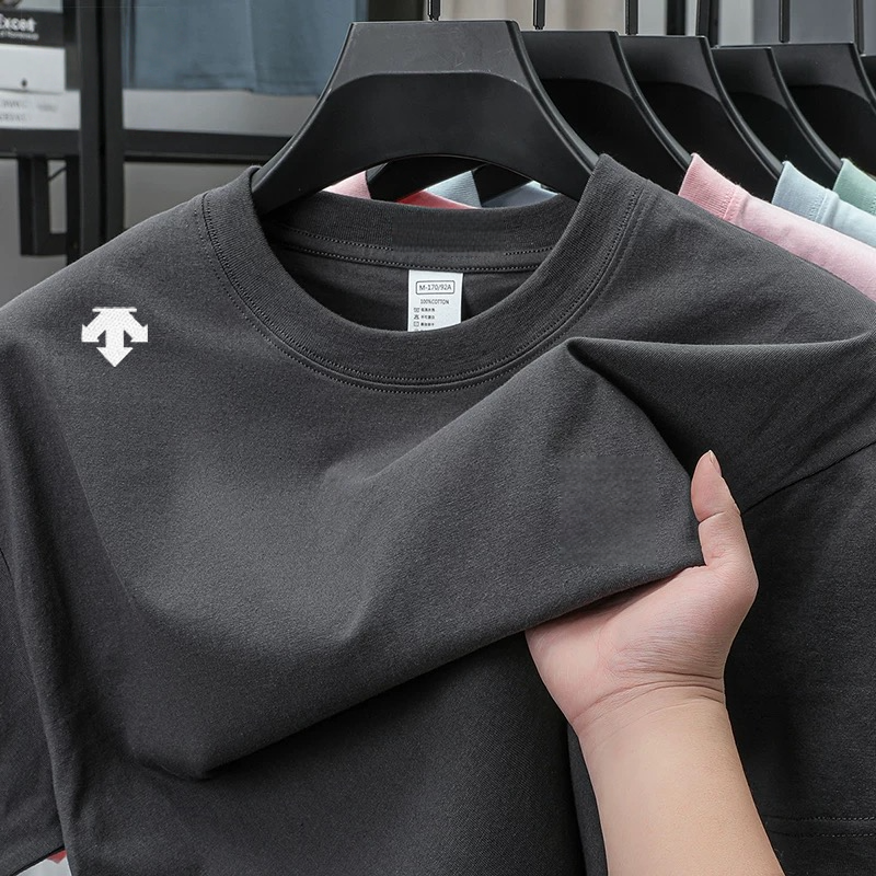 T-shirt basique de luxe pour homme 100 % coton, broderie minimaliste flèche sur l'épaule, doux et agréable pour la peau, manches courtes, pour le quotidien et les sports de plein air
