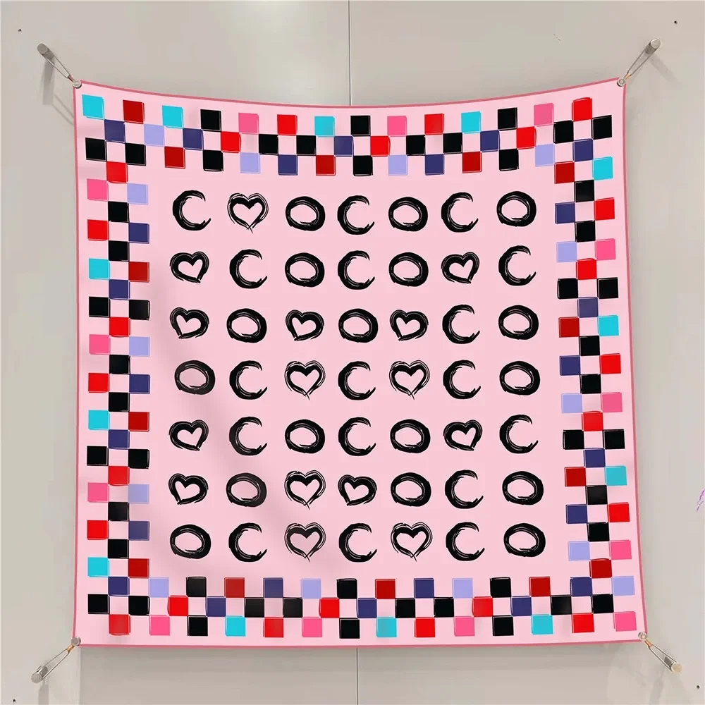 Nouvelle couleur assortie Plaid amour petit C femmes sergé soie crème solaire châle grand foulard carré foulard en gros