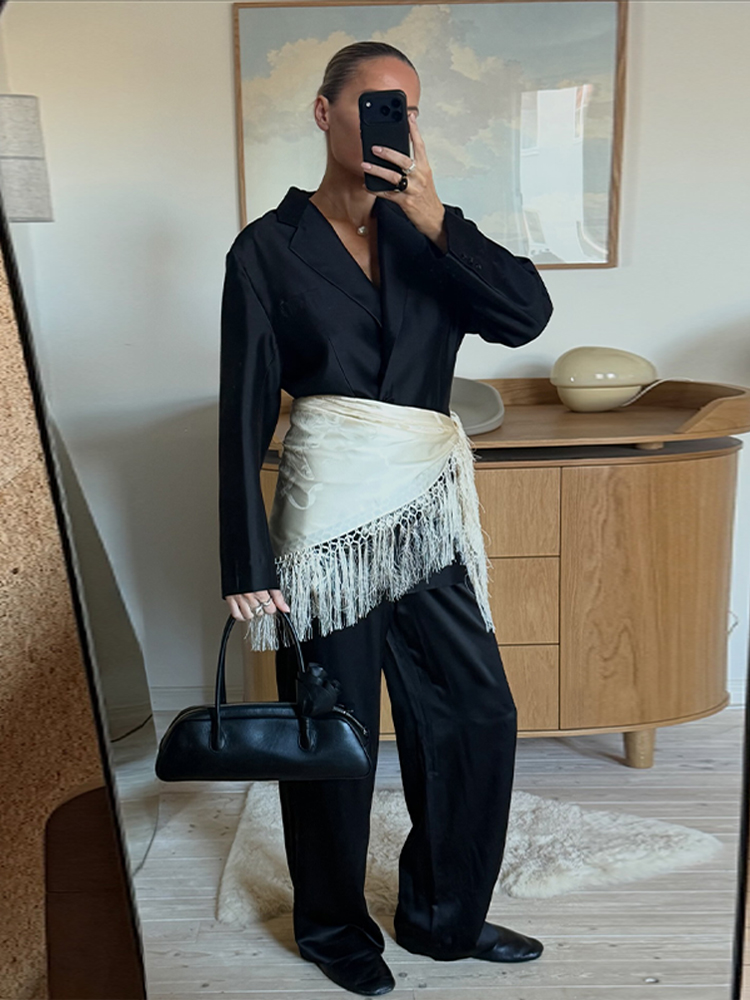 Nouvelle Écharpe Jacquard à Pompons Sexy pour Femme – Légère, Polyvalente, Idéale pour les Vacances et le Quotidien, Accessoire de Mode Féminin