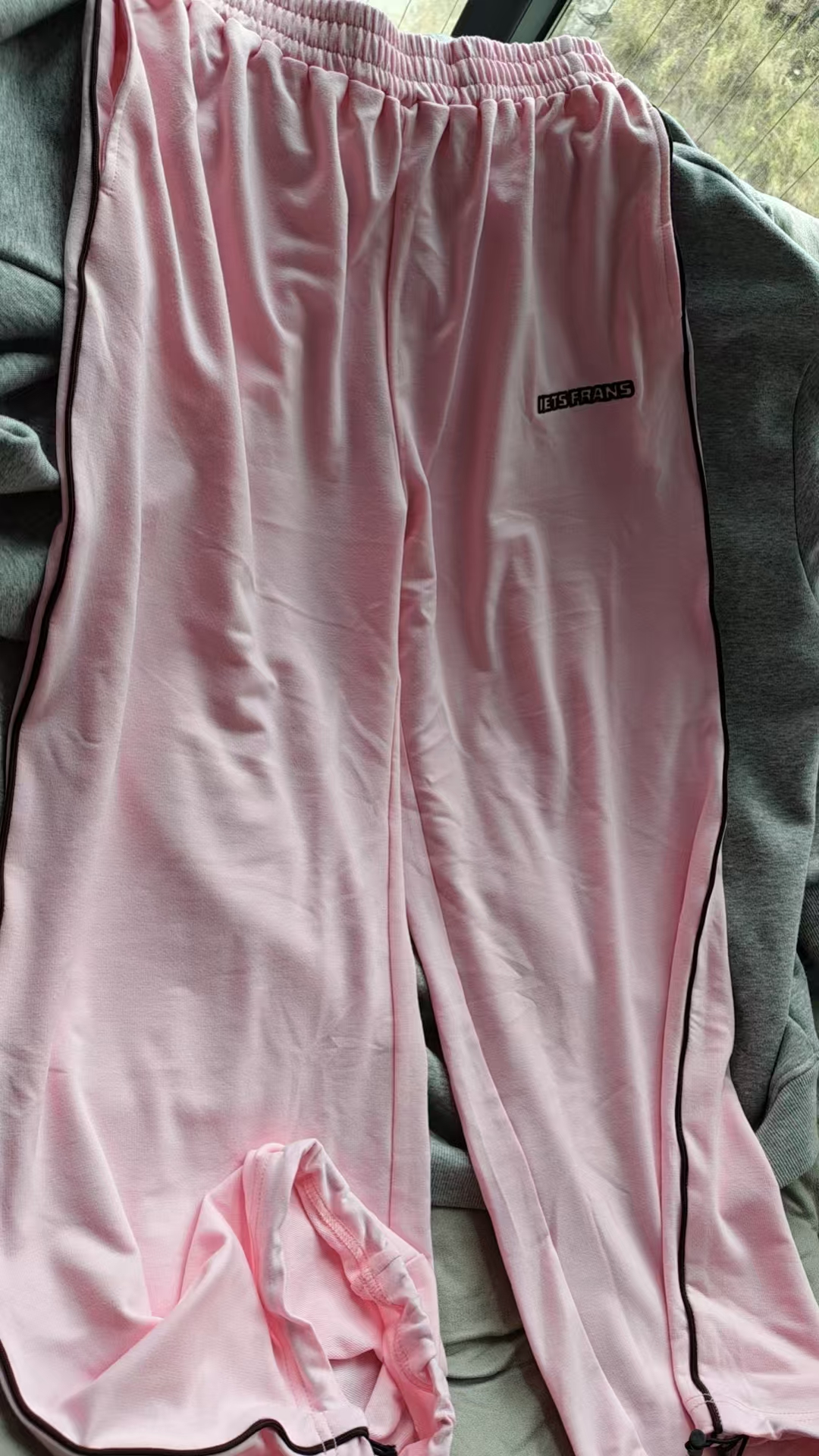 Pantalon rose avec broderie élégante, pantalon de survêtement Chic à jambes droites, coupe sans effort, pantalon ample de Style de rue au bureau
