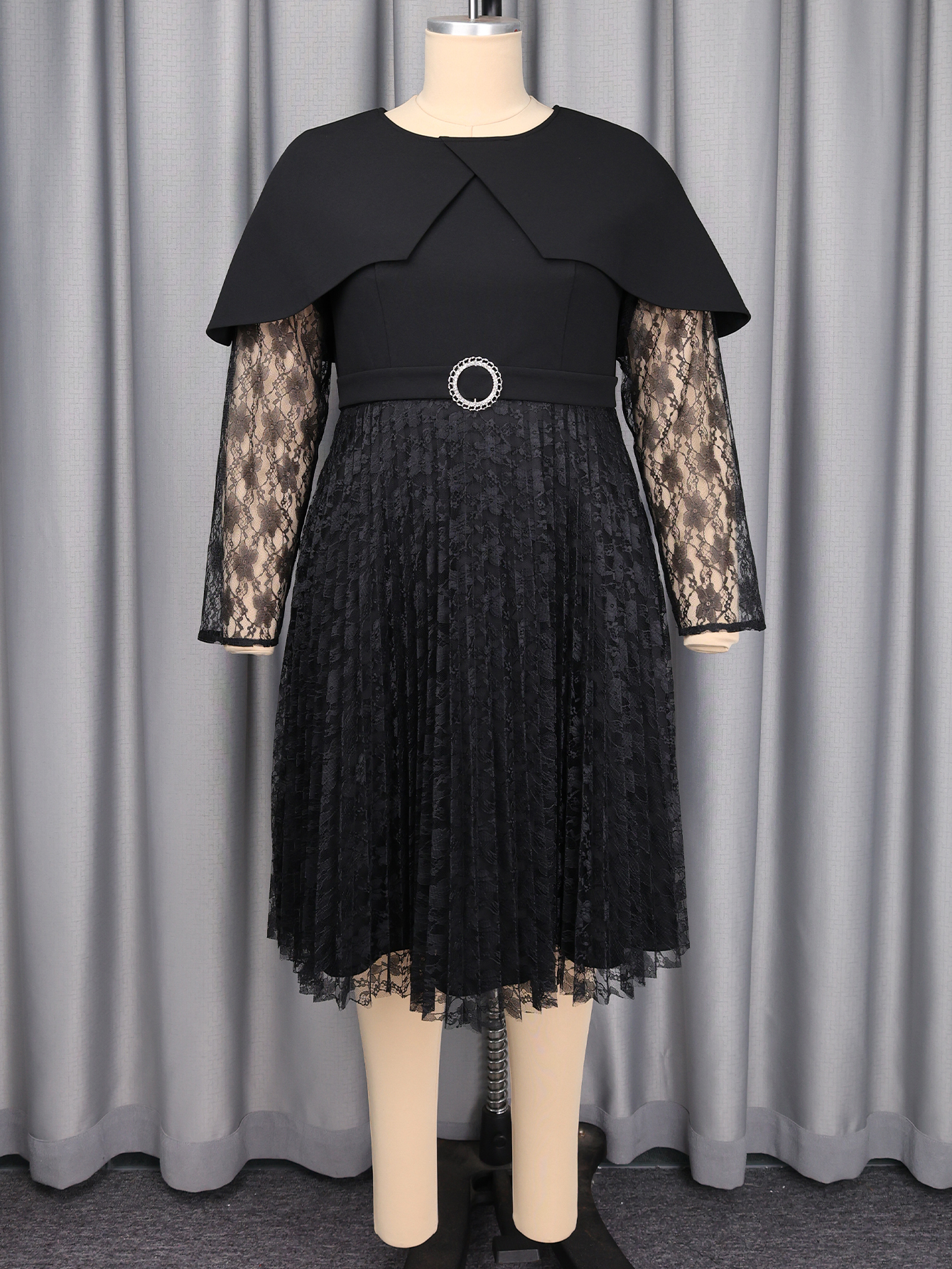Robe élégante noire en dentelle pour femme, col cape, manches longues en dentelle transparente, ceinture, ourlet plissé évasé, idéale pour l'église, les mariages, les invitées et les soirées formelles
