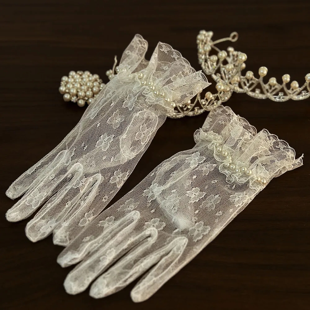 Gants de mariée vintage en dentelle blanche avec nœud et perles pour robe de mariée et séance photo