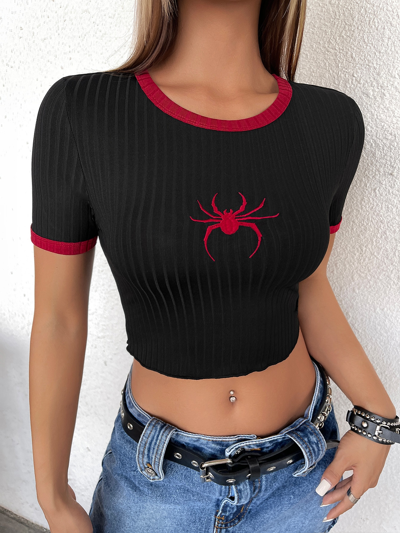 T-shirt à manches courtes pour femme, tendance mode quatre saisons, tenue de scène, broderie araignée, top super court
