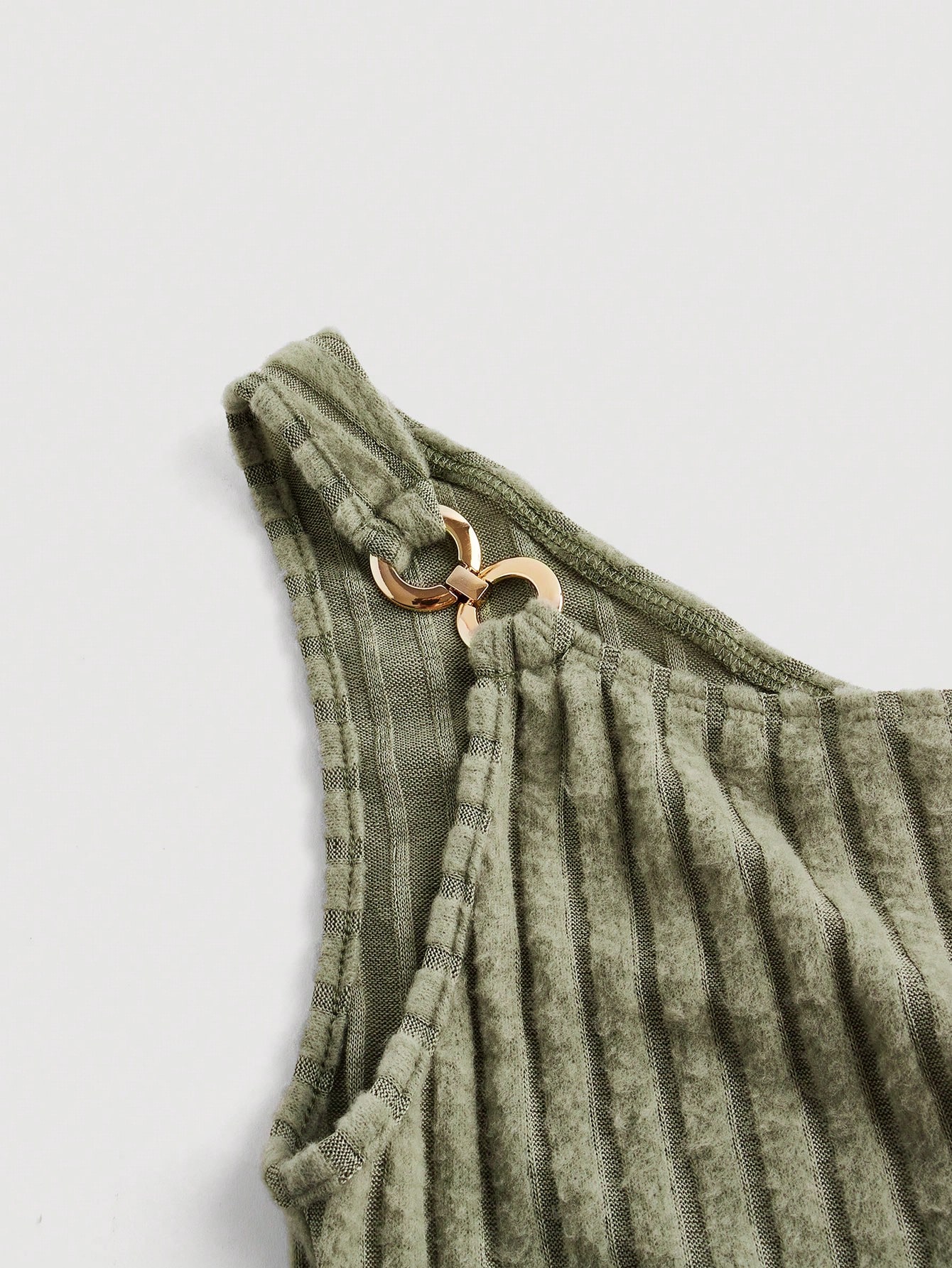Veste camisole pour femmes, élégante et polyvalente, à coupe ajustée et design détachable avec col à épaules tombantes.