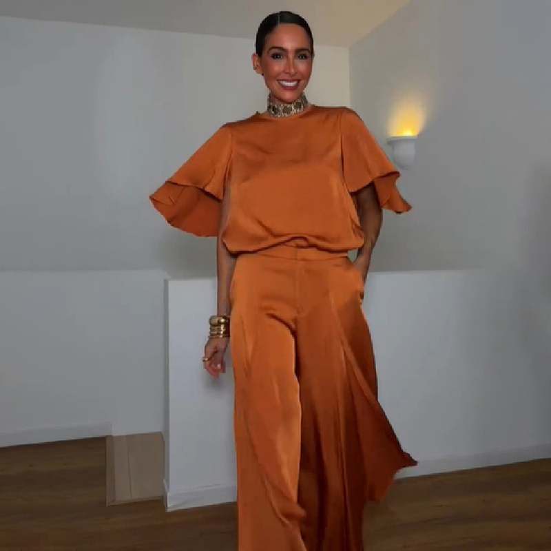 Ensemble 2 pièces en satin pour femme : Blazer à col rond et manches courtes volantées, pantalon taille haute à jambes larges – Élégant pour les fêtes et le quotidien