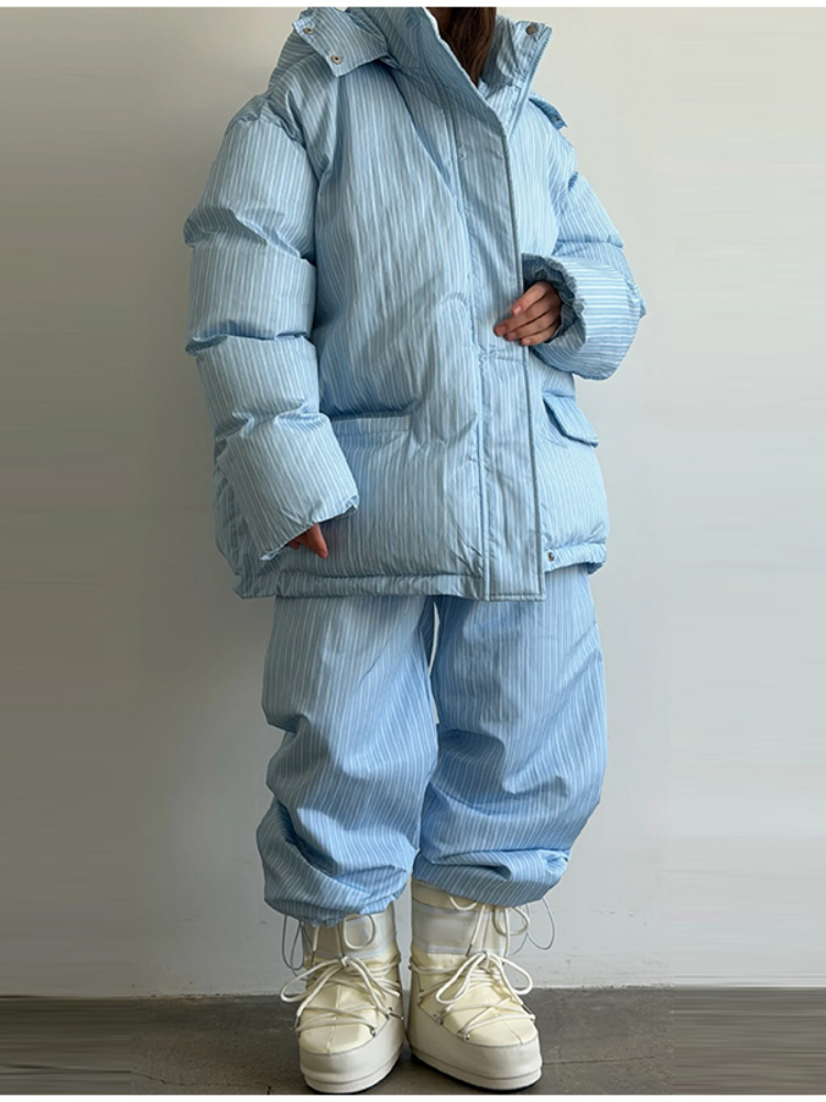 Ensemble deux pièces pour femmes à rayures verticales unies, comprenant une veste courte à capuche rembourrée et un pantalon large pour la neige, tenue quotidienne chaude pour l'hiver.