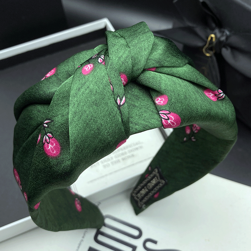 Bandeau élégant en satin pour femme, idéal pour les coiffures hautes, les activités de plein air, les cheveux lissés et comme bandeau pour le lavage du visage