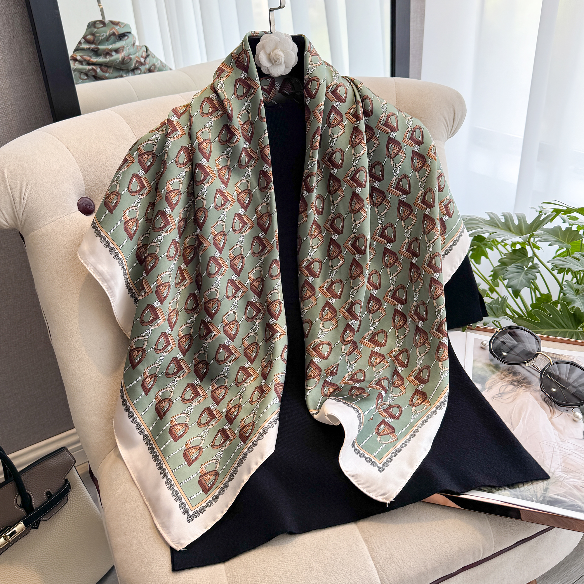 Dernière conception de luxe 90 cm soie femmes écharpe crème solaire Foulard châle Hijab femme cheveux Hijab enveloppes Foulard Bandanda Echarpe