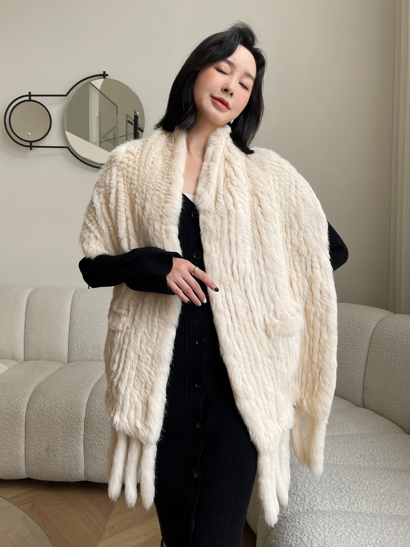 Nouveau châle en fourrure de lapin véritable double face tricoté pour femme, style à pompons, grande écharpe en fourrure avec poches, écharpe chaude d'hiver