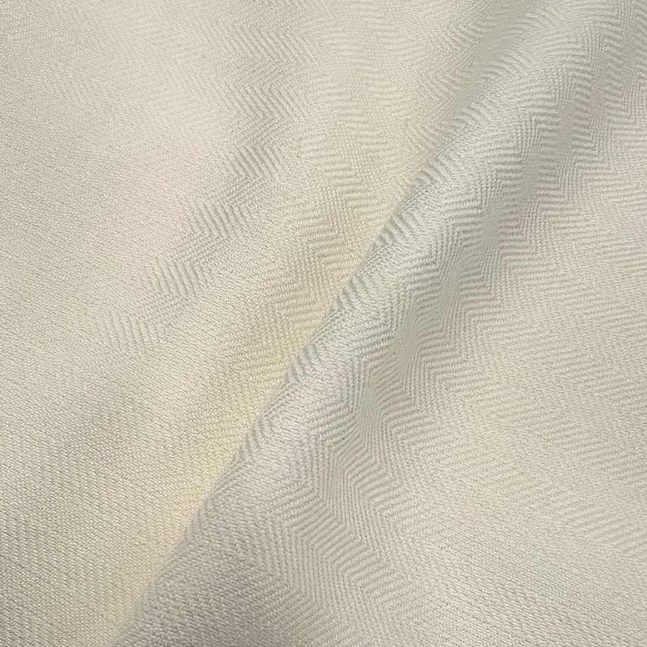 Tissu en soie et laine blanc cassé à motif chevrons de 23 mm, 40 % soie et 60 % laine mélangée, pour la peinture et la teinture