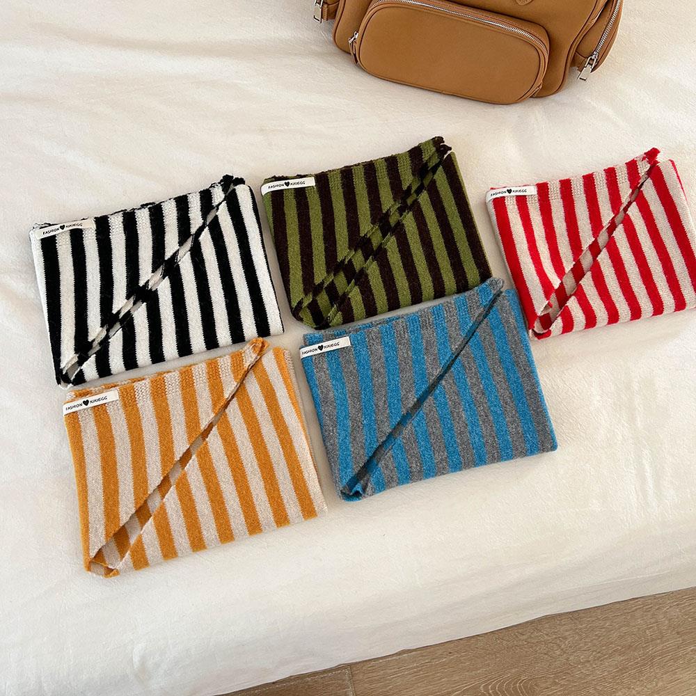 Coréen rayé femmes écharpe laine tricoté rayé Triangle foulard pour femmes Hijab mode haut de gamme épaule châle hiver écharpe