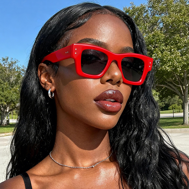 Lunettes de soleil carrées audacieuses pour femme 2026 – Protection UV400 – Tendance et faciles à porter au quotidien